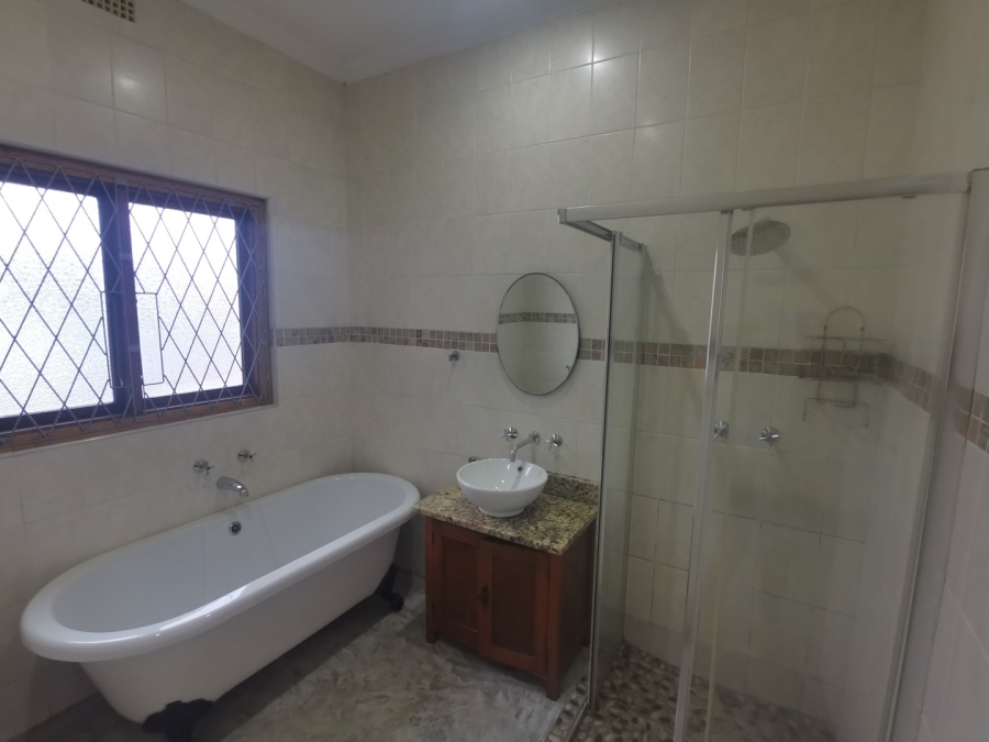 To Let 4 Bedroom Property for Rent in Vincent Eastern Cape